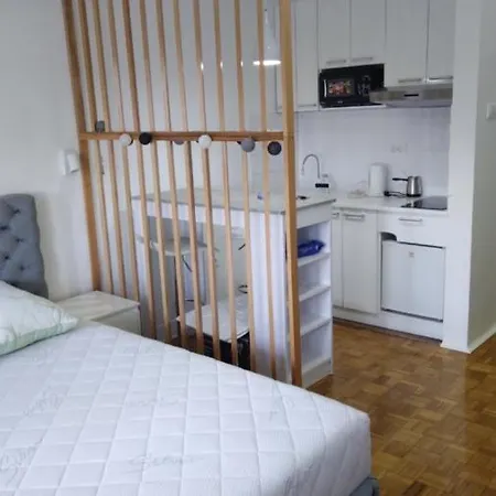 Aik Kula Apartman *